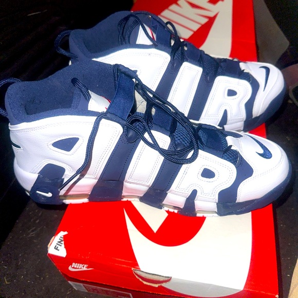 Air More Uptempo 96’
Blue
Size 13 - Picture 1 of 7